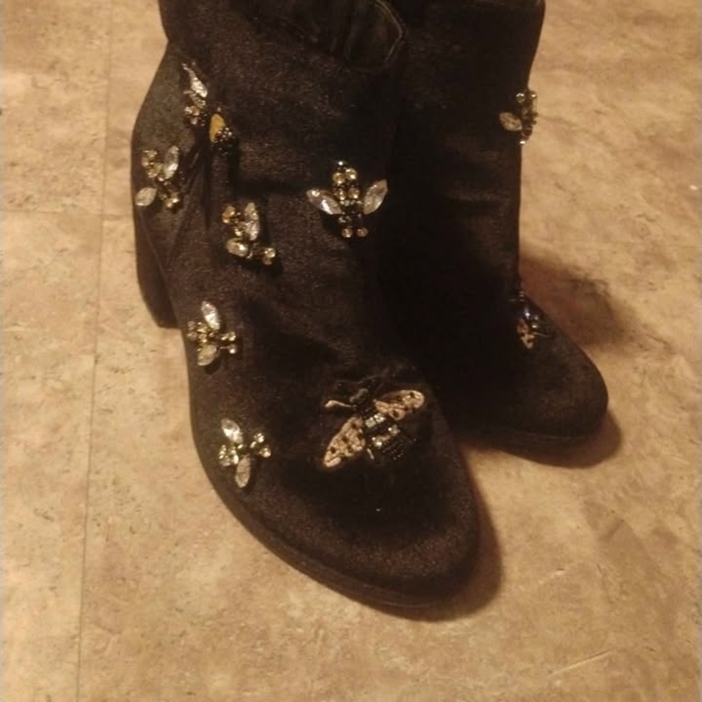 Torrid Bee Boots Sz 8.5
